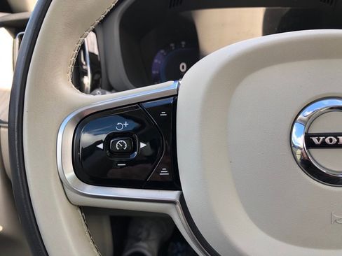 Used 2023 Volvo XC60 T8 Plus image 22