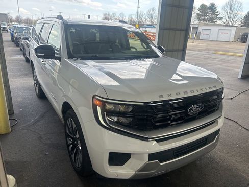 Used 2025 Ford Expedition Platinum w/ Driver's Package image 8