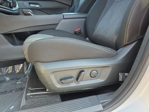 Used 2024 Nissan Rogue SV AWD/4WD image 27