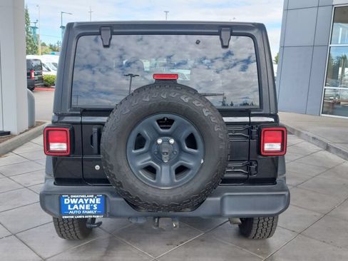 Used 2018 Jeep Wrangler Unlimited Sport AWD/4WD image 4