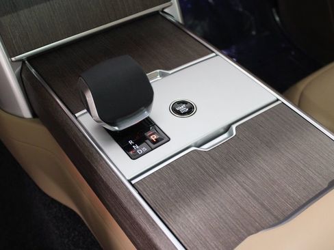 Used 2025 Land Rover Range Rover SE image 25