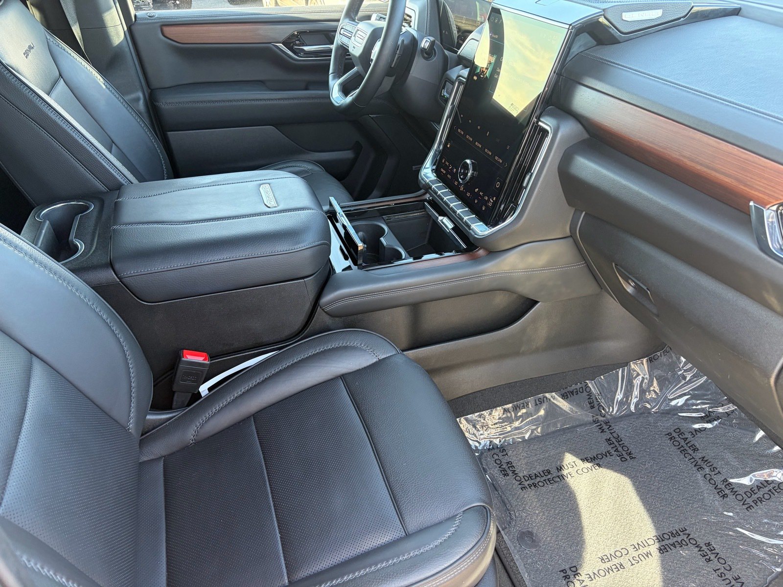 Used 2025 GMC Yukon Denali RWD image 34