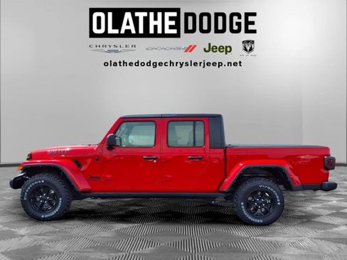 Certified 2021 Jeep Gladiator Sport AWD/4WD image 19