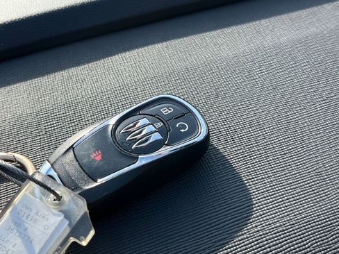 Used 2025 Buick Envista Sport Touring image 22