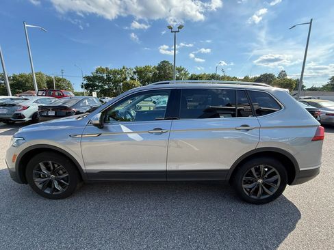 Used 2023 Volkswagen Tiguan SE w/ Panoramic Sunroof Package AWD/4WD image 4