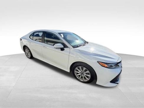 Used 2020 Toyota Camry LE w/ Convenience Package FWD image 9