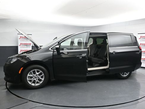 Used 2023 Chrysler Voyager LX FWD image 42