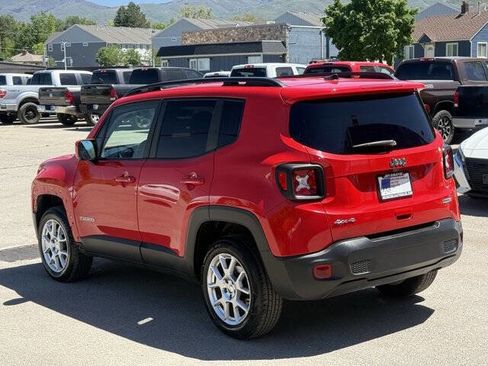 Used 2021 Jeep Renegade Latitude AWD/4WD image 5