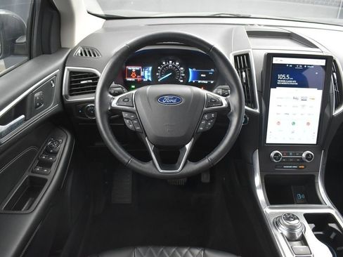 Used 2024 Ford Edge Titanium image 12