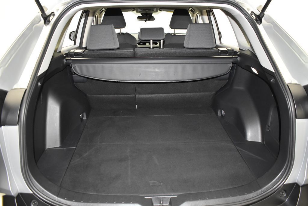 Used 2025 Toyota RAV4 XLE AWD/4WD image 35