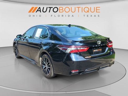 Used 2021 Toyota Camry SE FWD image 3
