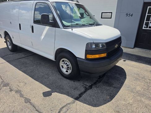 Used 2018 Chevrolet Express 2500 w/ Driver Convenience Package RWD image 2