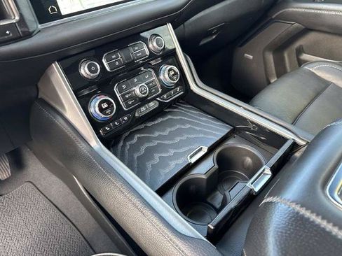 Used 2023 GMC Yukon XL Denali RWD image 28