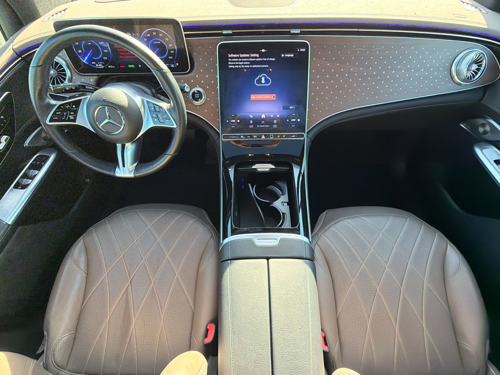 Used 2023 Mercedes-Benz EQE 500 4MATIC SUV w/ Pinnacle Trim Package image 10