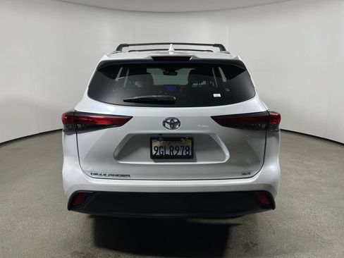 Used 2023 Toyota Highlander XLE FWD image 4