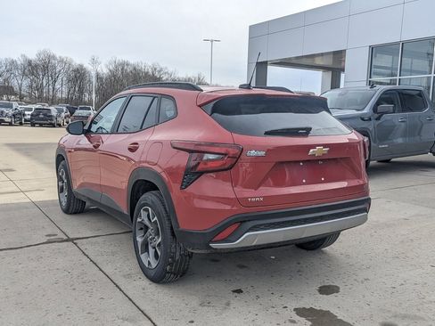 New 2026 Chevrolet Trax LT w/ Driver Confidence Package image 8