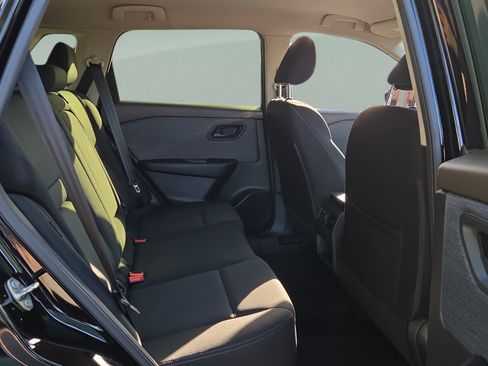 Used 2023 Nissan Rogue S FWD image 14