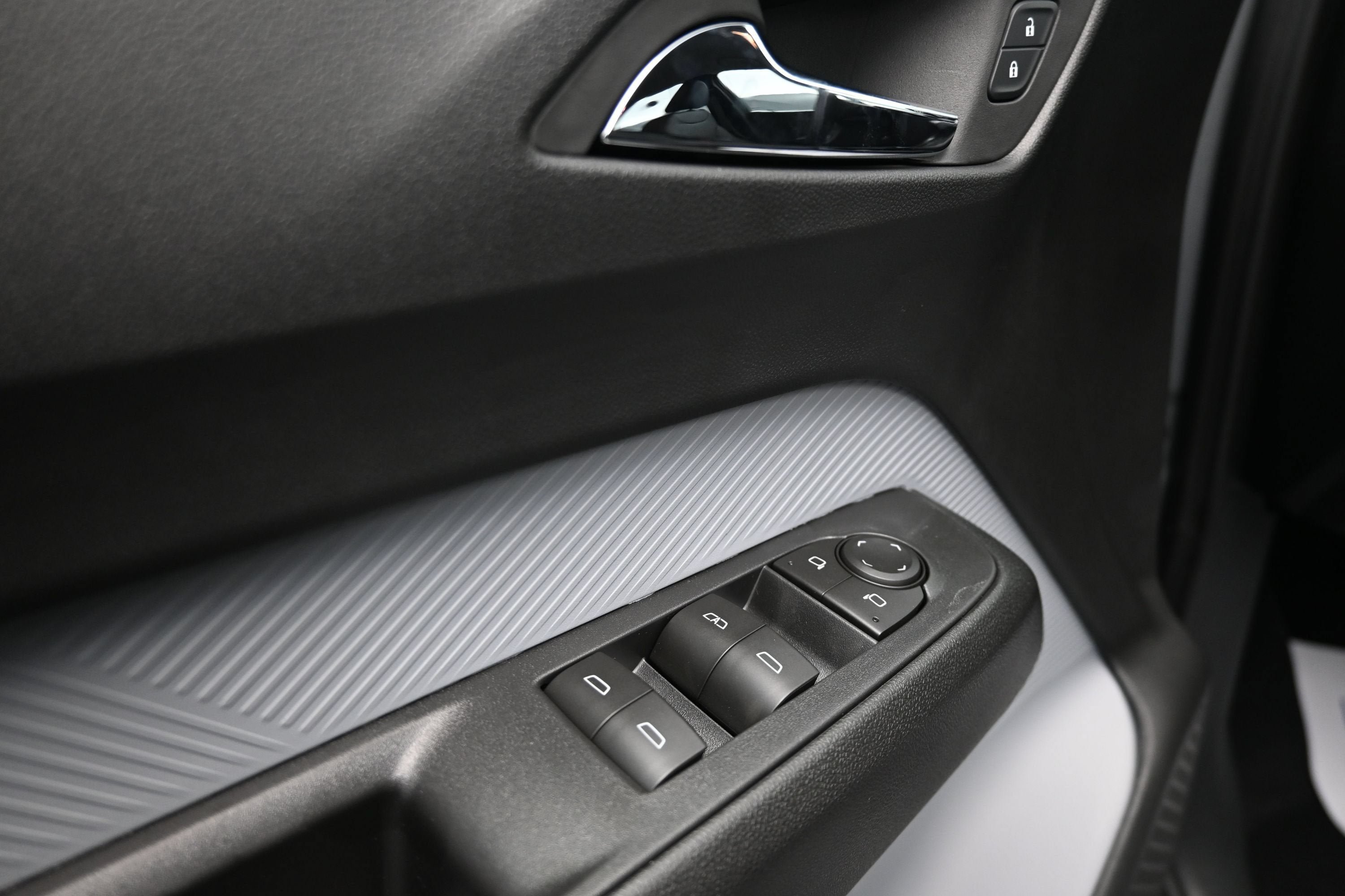 New 2027 Chevrolet Bolt LT w/ Comfort Package FWD image 17