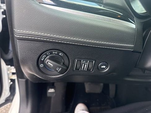 Used 2023 Chrysler 300 C RWD image 22