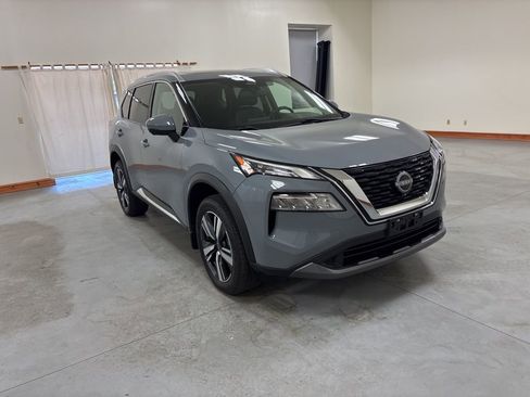 Used 2023 Nissan Rogue SL AWD/4WD image 2