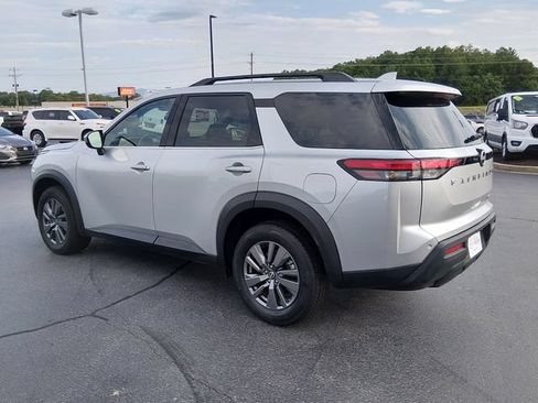 Certified 2024 Nissan Pathfinder SV AWD/4WD image 5