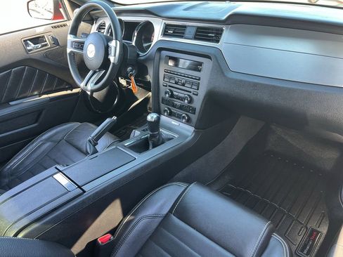 Used 2010 Ford Mustang GT Premium image 13