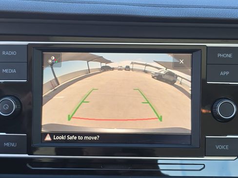 Used 2022 Volkswagen Jetta SE w/ Panoramic Sunroof Package image 24