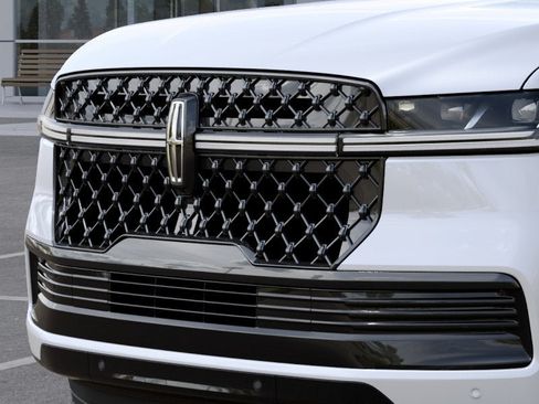 New 2027 Lincoln Navigator Reserve w/ Jet Appearance Package AWD/4WD image 17