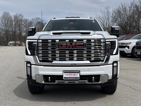 Used 2025 GMC Sierra 2500 Denali image 2