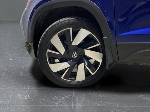 Used 2024 Volkswagen Taos SEL image 33