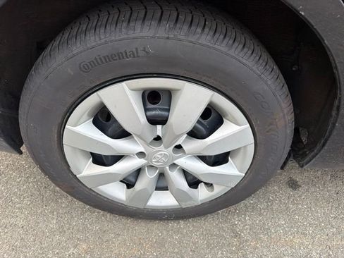 Used 2016 Toyota Corolla LE FWD image 9