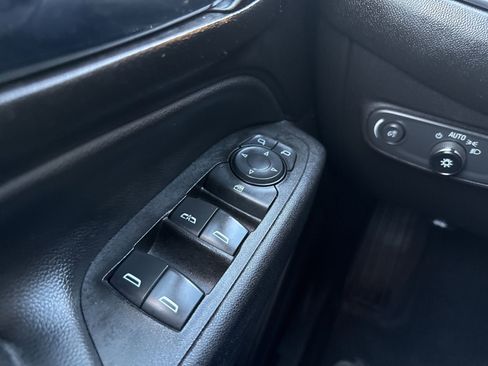 Used 2021 Chevrolet Equinox LT image 32