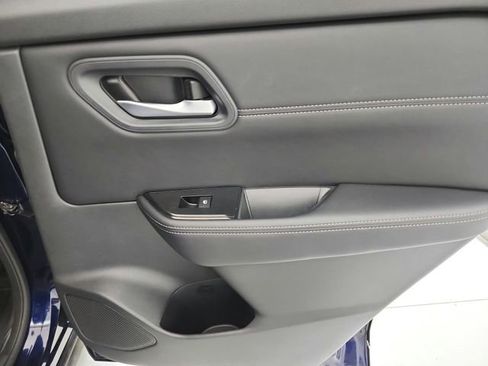 Used 2025 Nissan Rogue SV w/ SV Premium Package image 46