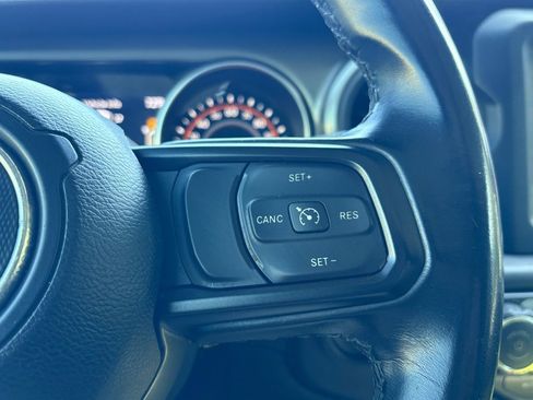 Used 2021 Jeep Gladiator Sport image 11