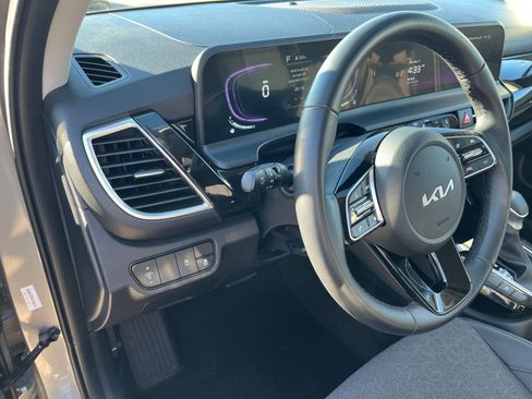 Used 2025 Kia Seltos S image 33