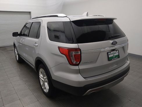 Used 2017 Ford Explorer Limited w/ Equipment Group 301A FWD image 5