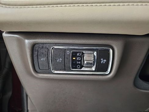 Used 2023 Lincoln Aviator AWD w/ Premium Package image 14