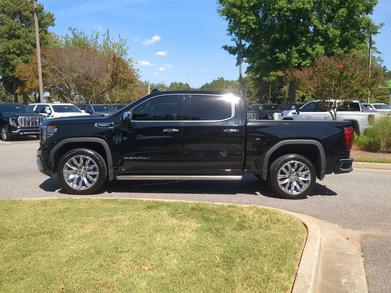 Used 2024 GMC Sierra 1500 Denali w/ Denali Reserve Package AWD/4WD image 5
