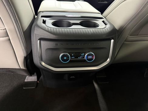 New 2026 Ford Expedition Active image 14