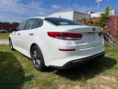 Used 2020 Kia Optima LX FWD image 2