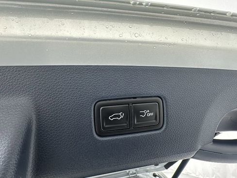 New 2026 Kia Carnival EX FWD image 17