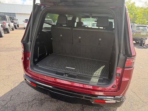 Certified 2024 Jeep Wagoneer Series II AWD/4WD image 18