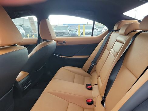 Used 2022 Lexus IS 300 image 6