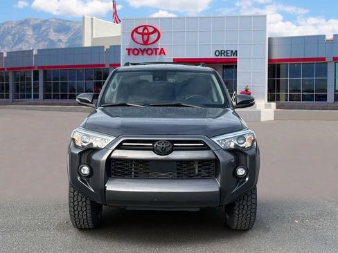 Used 2022 Toyota 4Runner SR5 Premium image 2