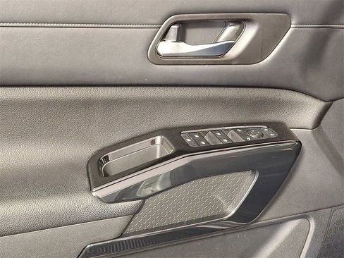 Used 2022 Nissan Pathfinder SV w/ SV Premium Package image 12