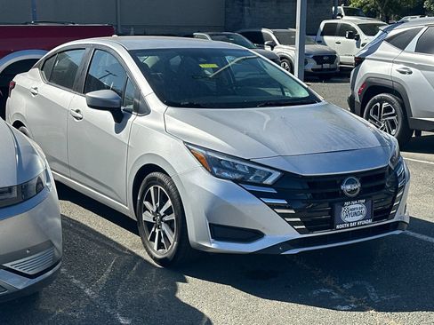 Used 2025 Nissan Versa SV FWD image 5