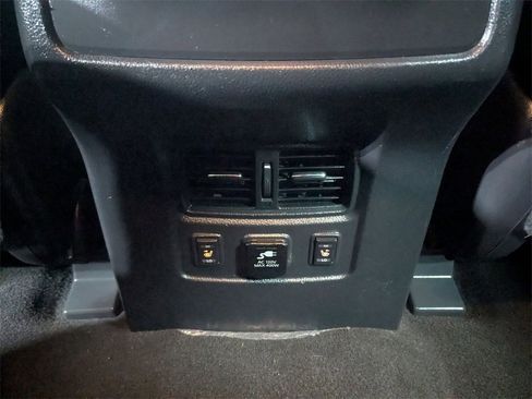 Used 2018 Nissan Titan PRO-4X w/ Pro-4x Convenience Package image 18