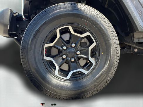 Used 2020 Jeep Gladiator Rubicon w/ Uconnect 4C Nav & Sound Group AWD/4WD image 11
