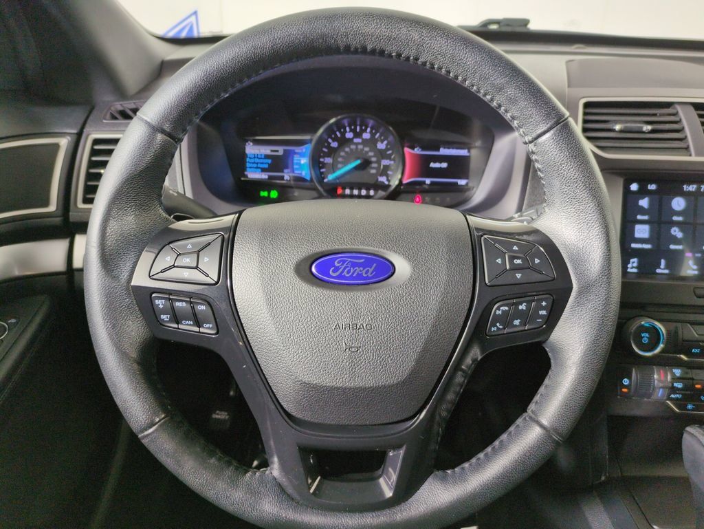 Used 2017 Ford Explorer XLT w/ Equipment Group 201A FWD image 16