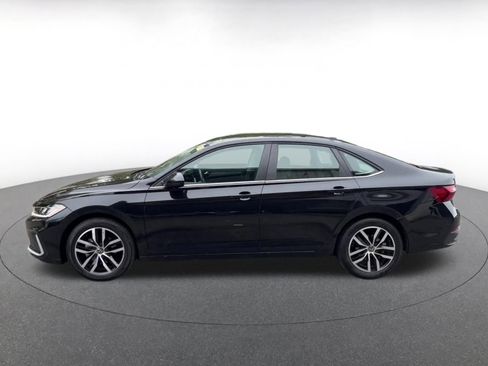 Used 2025 Volkswagen Jetta SE FWD image 8